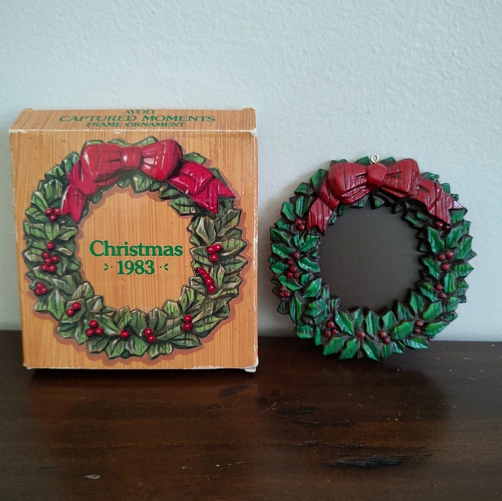 Vintage 1983 Avon Christmas Ornament Picture Frame Wreath With Box